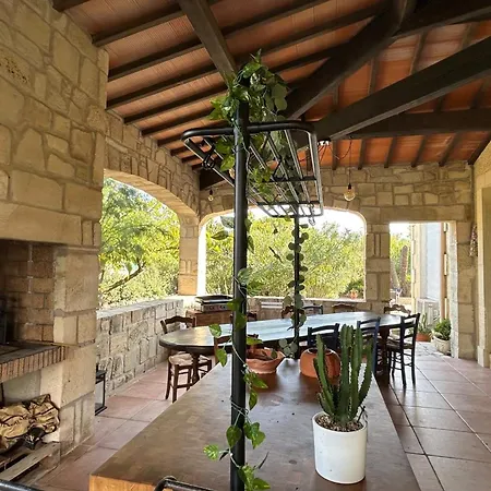 Secret Garden Facing The Sea فيلة