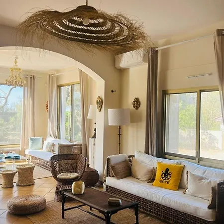 فيلة Secret Garden Facing The Sea