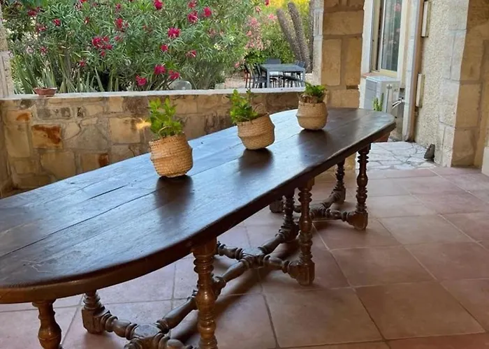 Secret Garden Facing The Sea *