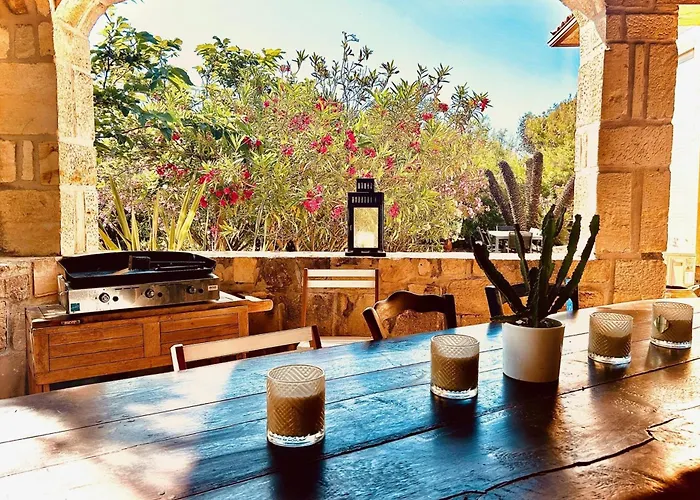 Secret Garden Facing The Sea